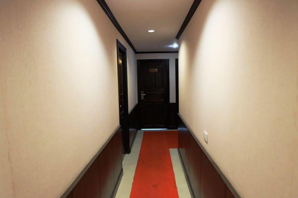 Everest Boutique Hotel Bangkok Exterior photo